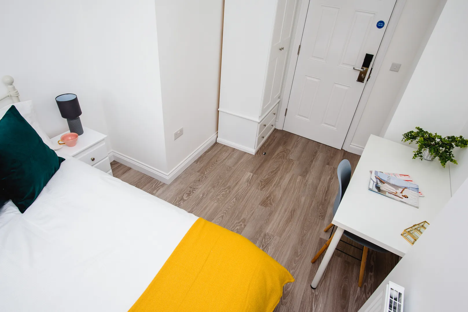 Flat E, 25 Lister Gate - Luxury 5 Bed City Centre Apartment - Image 12